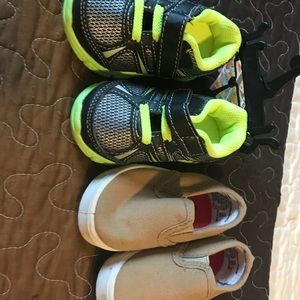 Size 3 toddler boy tennis shoes.